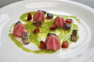 Espuma de fresas Caballa curada y judia verde