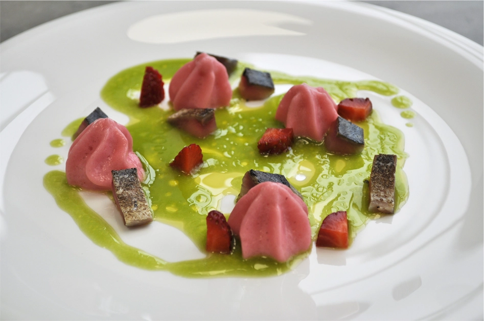Espuma de fresas Caballa curada y judia verde