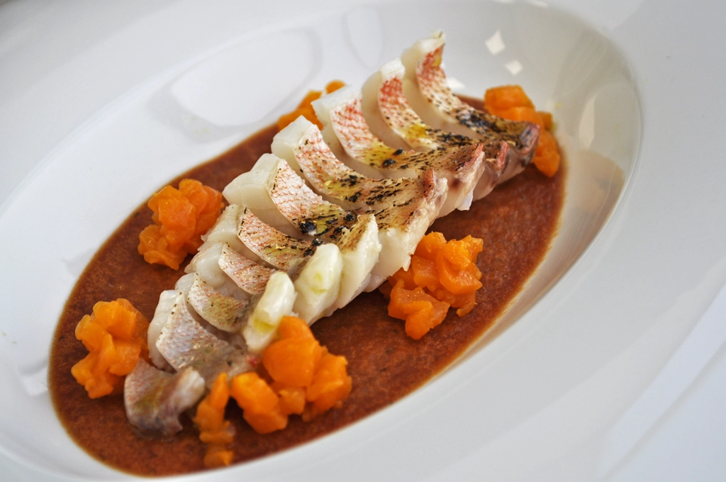 Cabracho con paté de tomate seco y calabaza