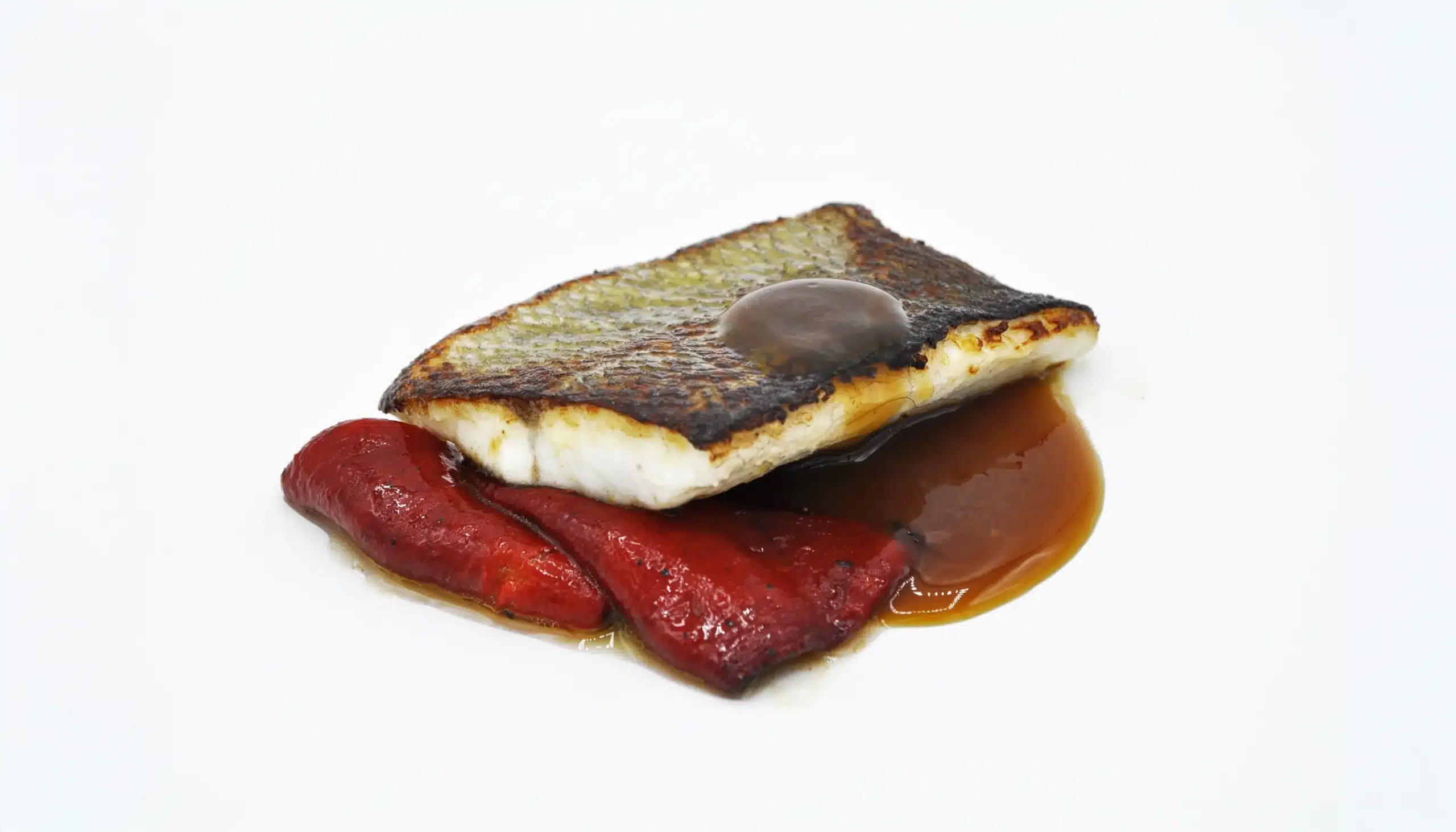 Lubina con piquillos y jugo de puerros espesada con Kuzu