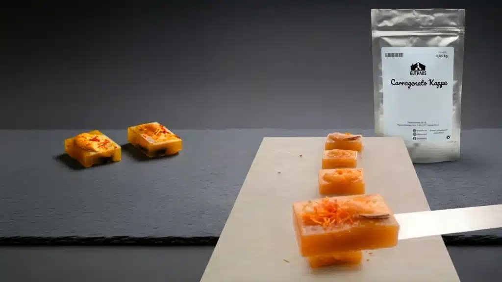 mejillón en gelatina caliente de tomate asado. una receta con ingredientes básicos para cocina molecular online