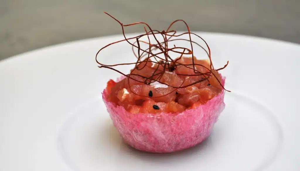 tartaleta elaborada con obulato rellena de atun
